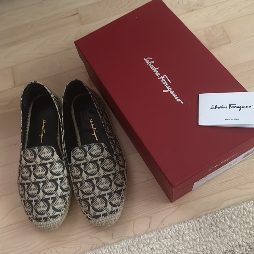 Salvatore Ferragamo Sue Espadrille (Size 9)
